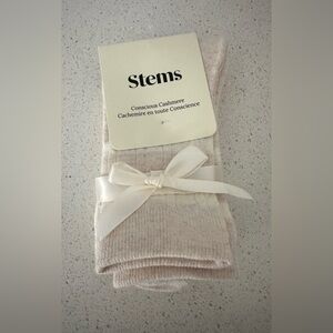 ✨NWT✨Stems: Women’s 2 Pack Conscious Cashmere Socks